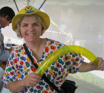 Sally twisting balloons at a corporate event